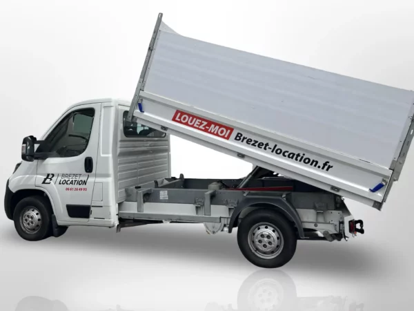 Camion benne basculante avec ou sans ridelles à louer chez Brezet Location à Clermont-Ferrand