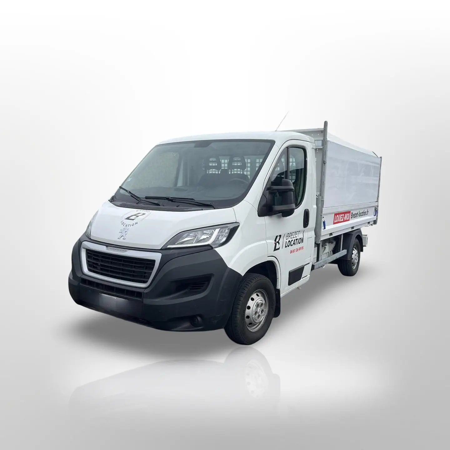 Camion benne basculante avec ou sans ridelles à louer chez Brezet Location à Clermont-Ferrand