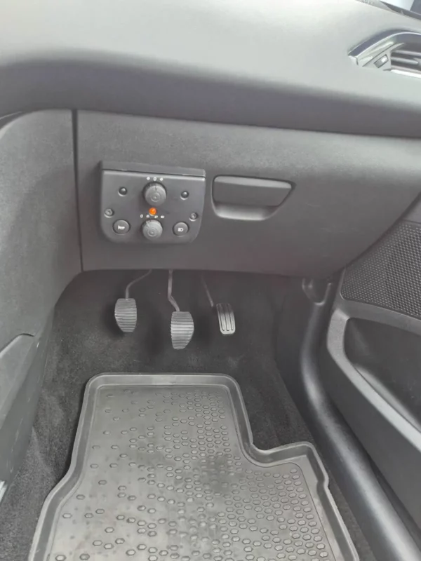 Voiture d'auto-école de remplacement à louer chez Brezet Location à Clermont-Ferrand